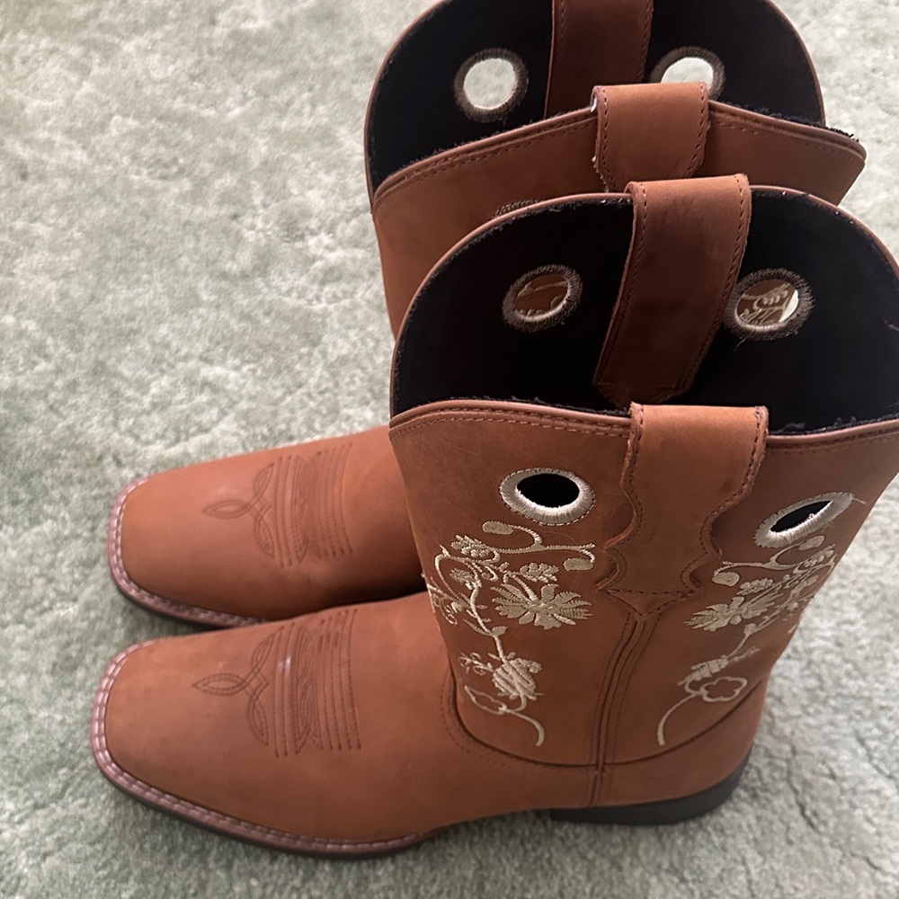 Women's Brown Embroidered Cowboy Boots - image 1